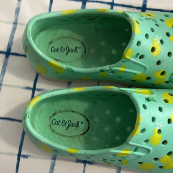 Cat & Jack slip on shoes - Picture 3 of 4